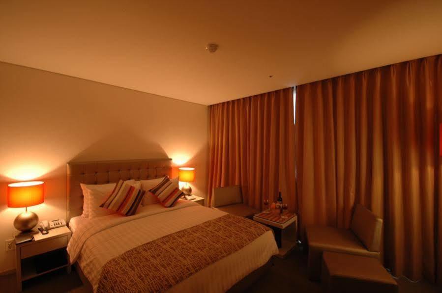 Hotel Riviera Geoje Esterno foto
